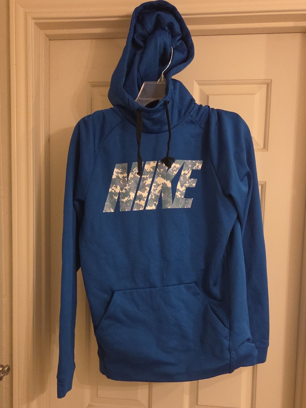 Nike Men's Royal Blue Pullover Therma Training Hoodie with Camo Logo